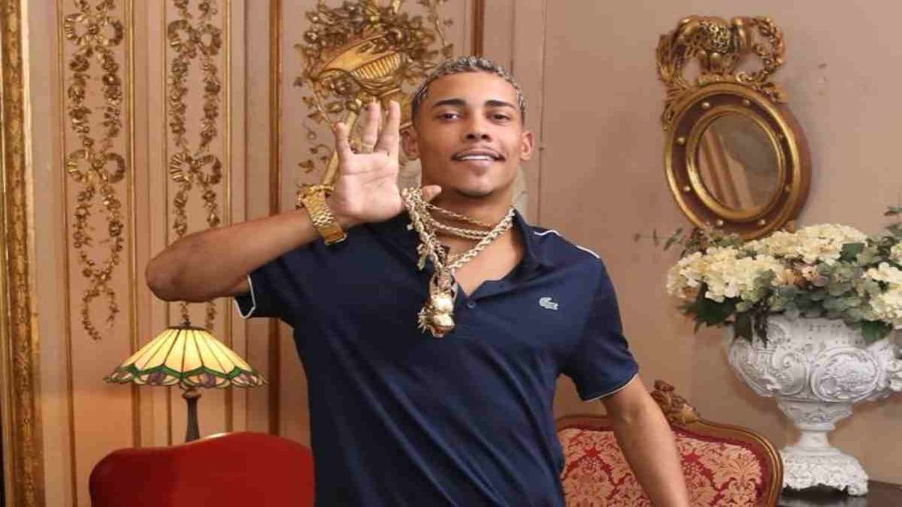 Quem é MC Poze do Rodo? Conheça o cantor vítima de assalto em casa no Rio