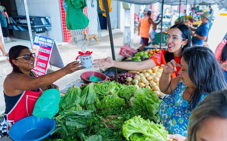 Dia do Feirante tem homenagens, sorteios e serviços gratuitos da Prefeitura