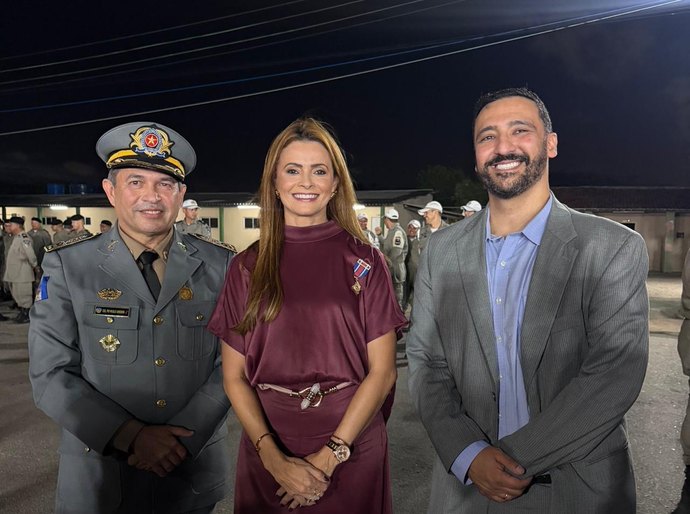 Paula Santa Rosa recebe medalha de honra da Polícia Militar em evento de celebração de 194 anos da instituição