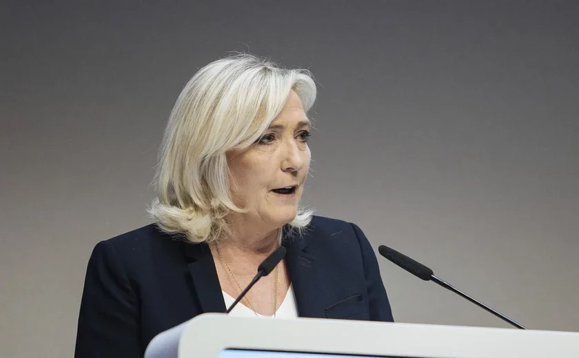 França: não há razão para Macron renunciar e é possível aprovar novo orçamento, diz Le Pen