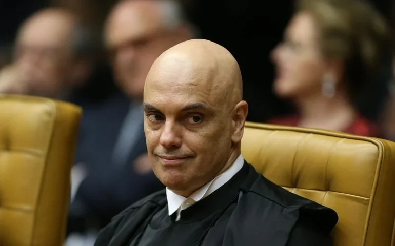 Moraes cancela autorizações de visitas concedidas durante domiciliar de Bolsonaro