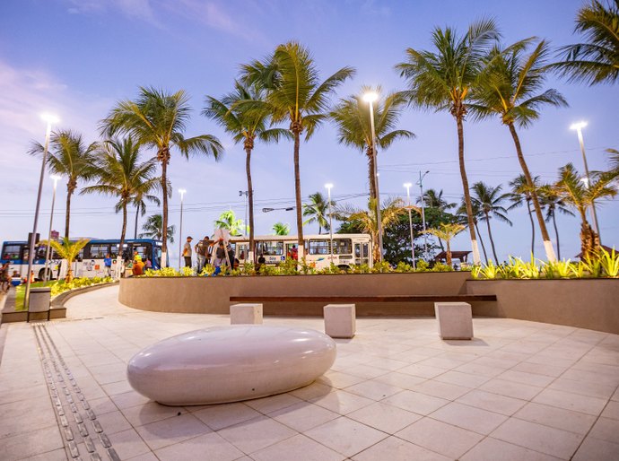 JHC entrega praça Hélio Vasconcelos totalmente revitalizada