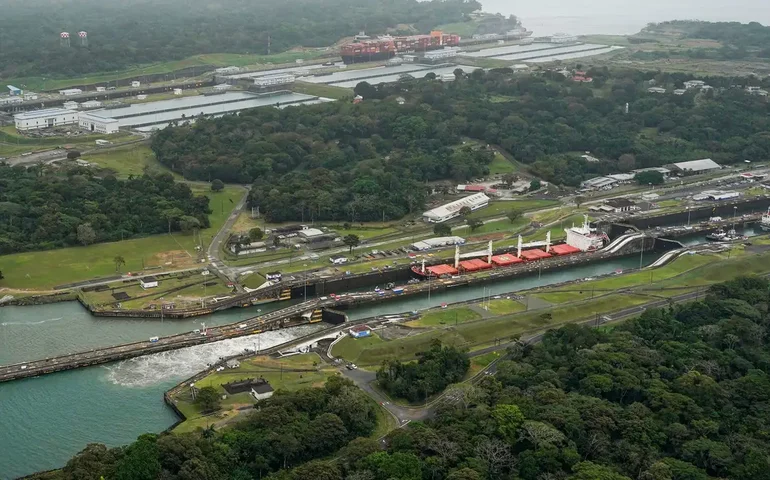 Canal do Panamá nega informação divulgada pelos EUA sobre isenção de taxas a navios americanos