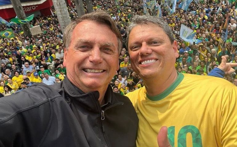 Tarcísio pede autorização a Moraes para visitar Bolsonaro em prisão domiciliar