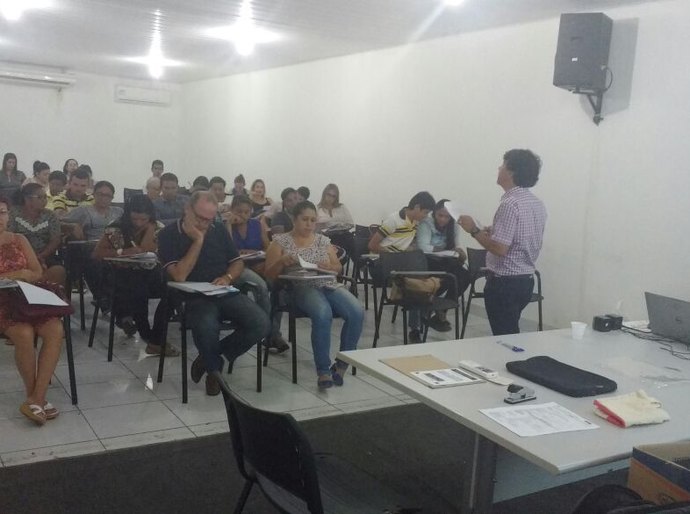 Palestra sobre Gestão Empresarial é ministrada no auditório da Adelisco