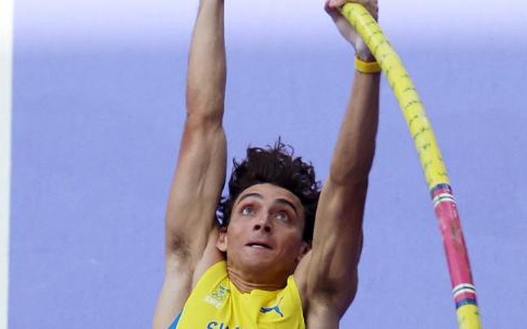 Astro do salto com vara, sueco Duplantis bate recorde mundial, que ele próprio havia conquistado em Paris-2024