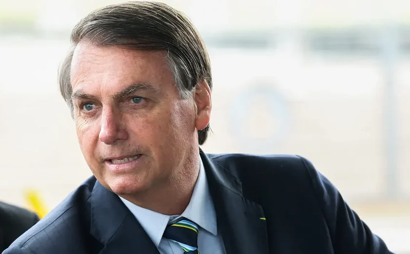 Bolsonaro muda plano de transferência e será atendido em SP após sentir dores abdominais