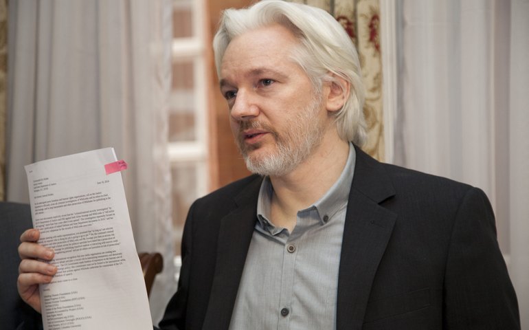 Defesa de Julian Assange tenta último recurso em tribunal britânico contra extradição