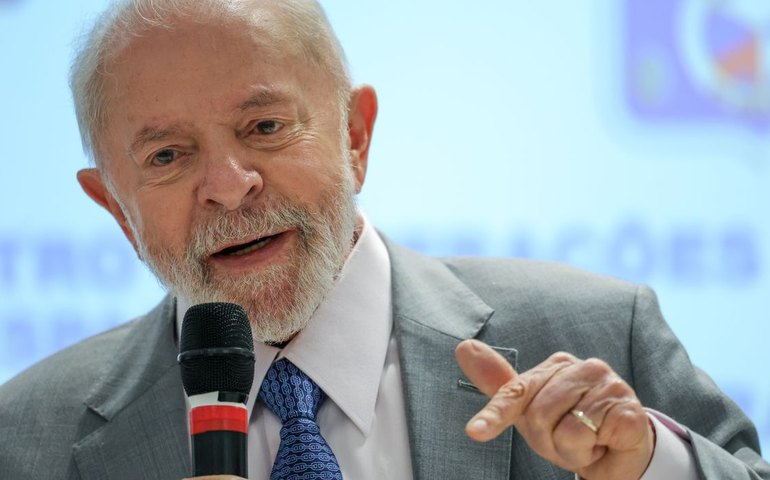 Lula critica privatizações de empresas públicas em visita à Telebras