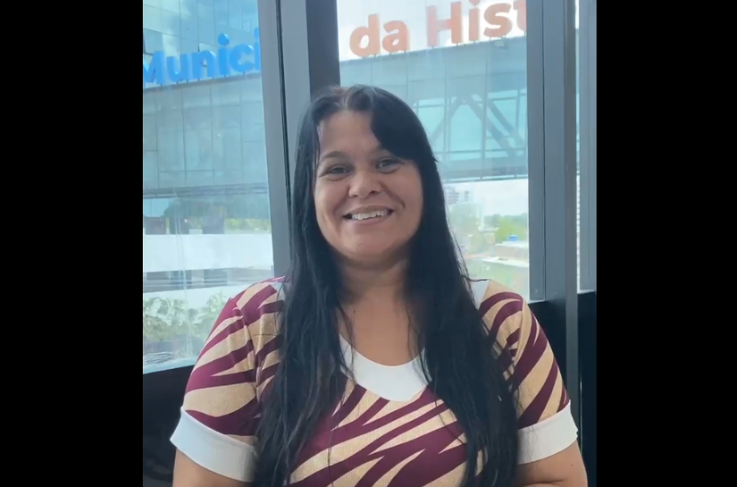 Esposa de paciente celebra tratamento e alta médica no Hospital da Cidade em Maceió