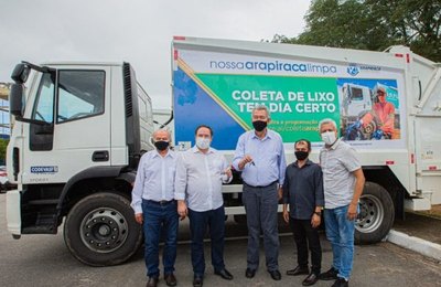 Arapiraca recebe dois novos compactadores e amplia frota para serviços de coleta