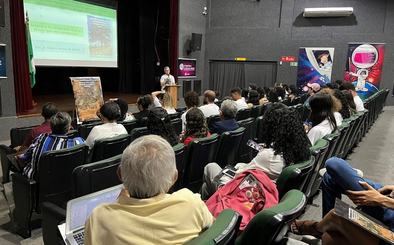 Reunião científica de pesquisadores debate a sistemática da árvore Arapiraca