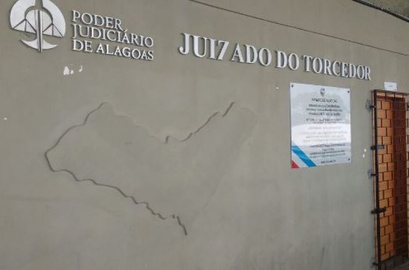 Governador sanciona lei do Juizado Especial Criminal e do Torcedor