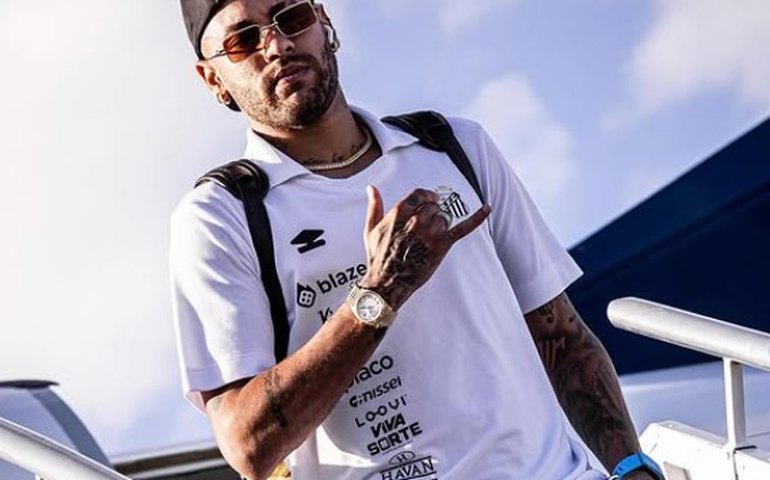 Neymar compra Ferrari avaliada em R$ 7,5 milhões; conheça detalhes do carro