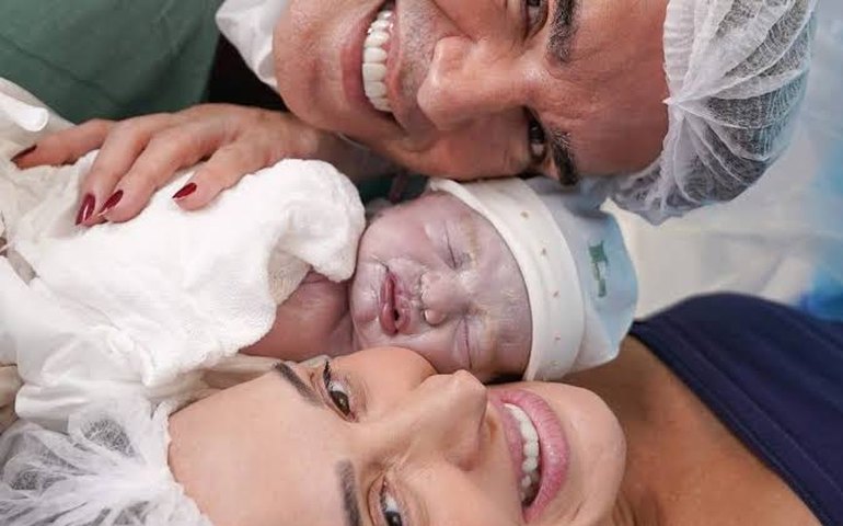 Nasce Luca, filho de Claudia Raia e Jarbas Homem de Mello