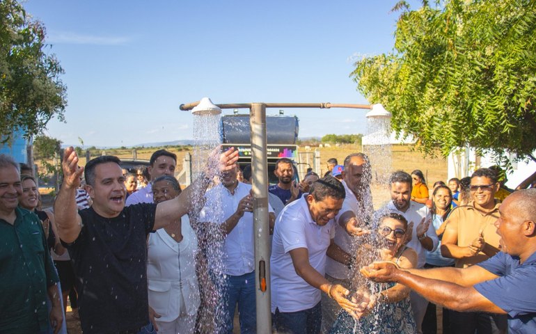 Governo leva água encanada ao povoado Lagoa do Mato dos Lopes, em Palmeira dos Índios