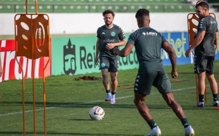 No Guarani, técnico Mozart estuda mudanças para encarar o Bahia