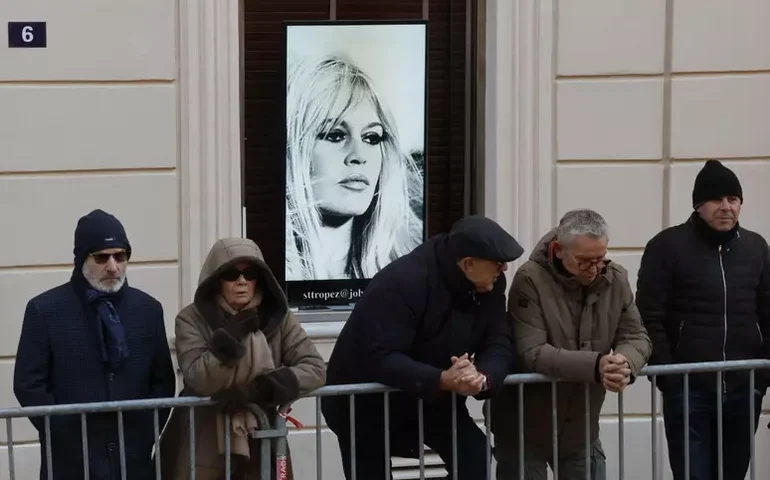 Brigitte Bardot morreu de câncer, revela marido