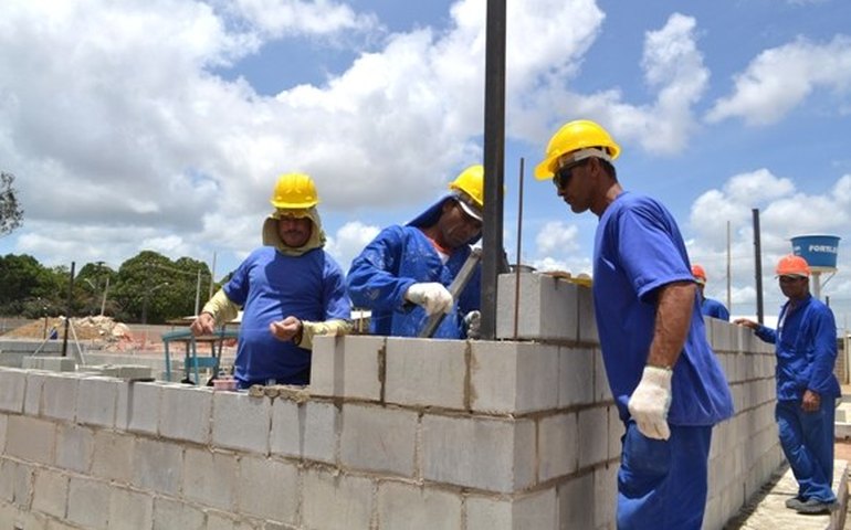 Trinta e sete vagas para pessoas com deficiência estão disponíveis na construção civil