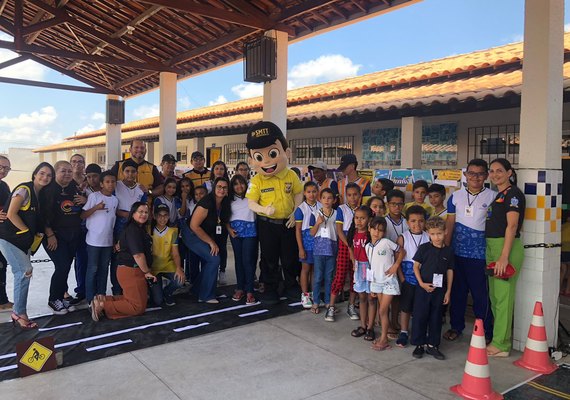 Em alusão ao dia do ciclista, alunos do projeto Educa fazem apresentação