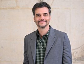 Wagner Moura ensina português à apresentadora do tapete vermelho do Oscar