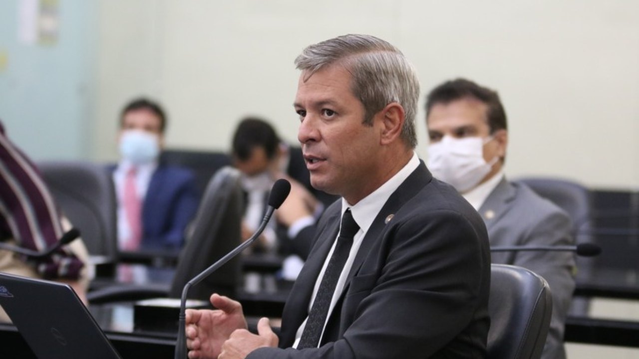 Cabo Bebeto pede que governador “deixe de picuinha” e assine promoção de bombeiros