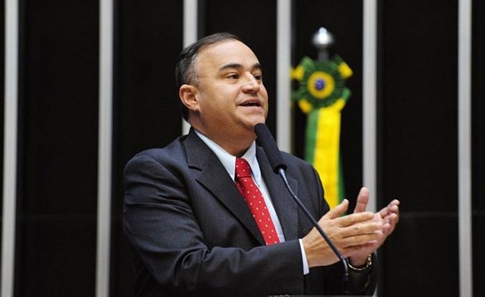 Pai de JHC, o ex-deputado federal João Caldas