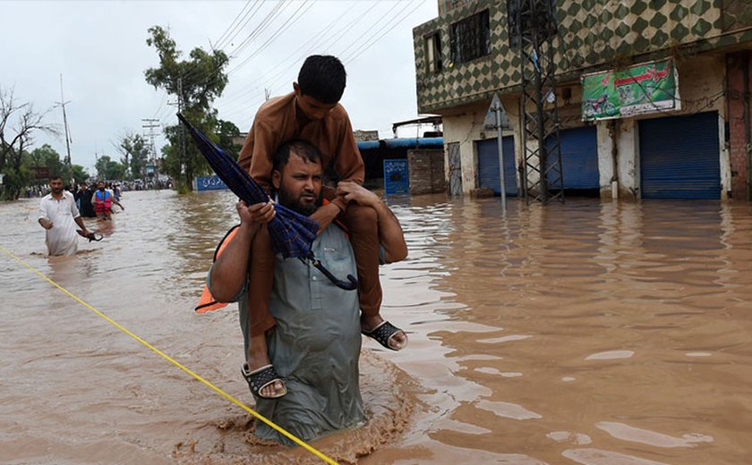 Tempestades no Paquistão afetam 300 mil pessoas e deixam 81 mortos