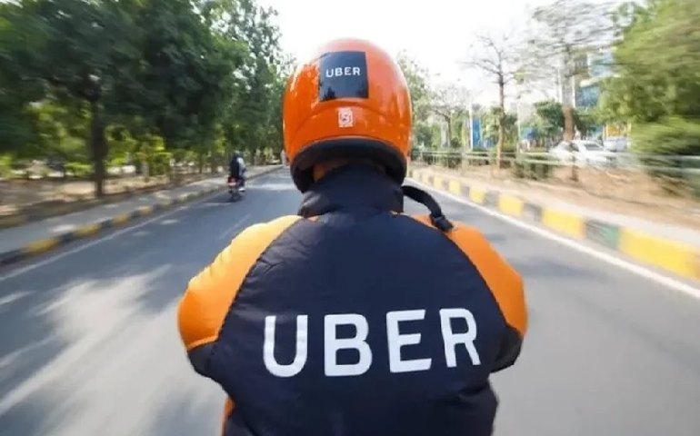 Prefeitura de SP proíbe serviço de viagens com moto anunciado pela Uber