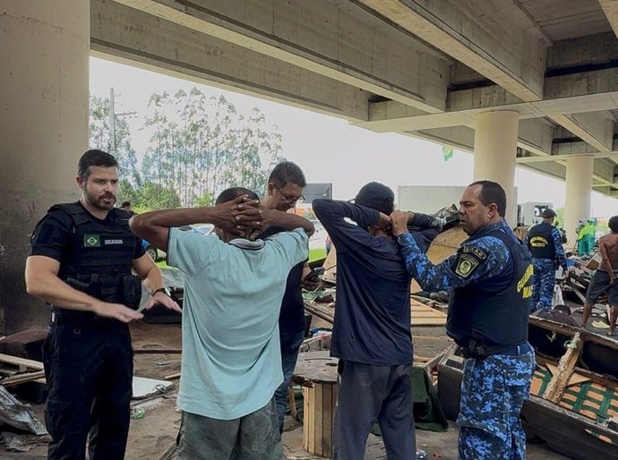 Segurança Cidadã remove estruturas irregulares ligadas ao crime no viaduto da antiga PRF