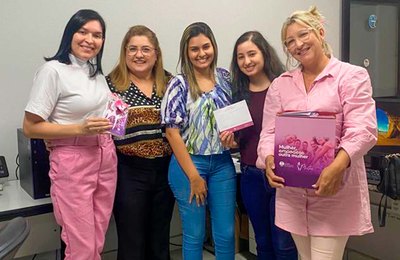 “Mulher, empodere outra mulher”: servidoras de Arapiraca recebem cartas e brindes