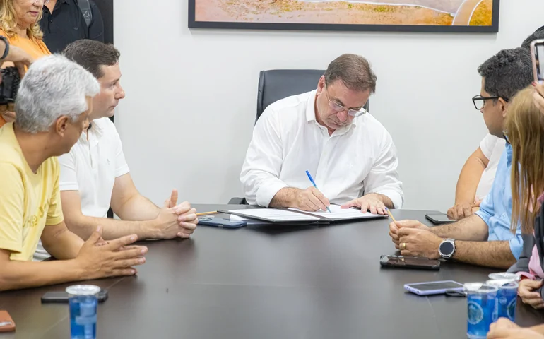 Prefeito Luciano  anuncia creche e pavimentação de 10 km de vias no bairro Zélia Barbosa Rocha