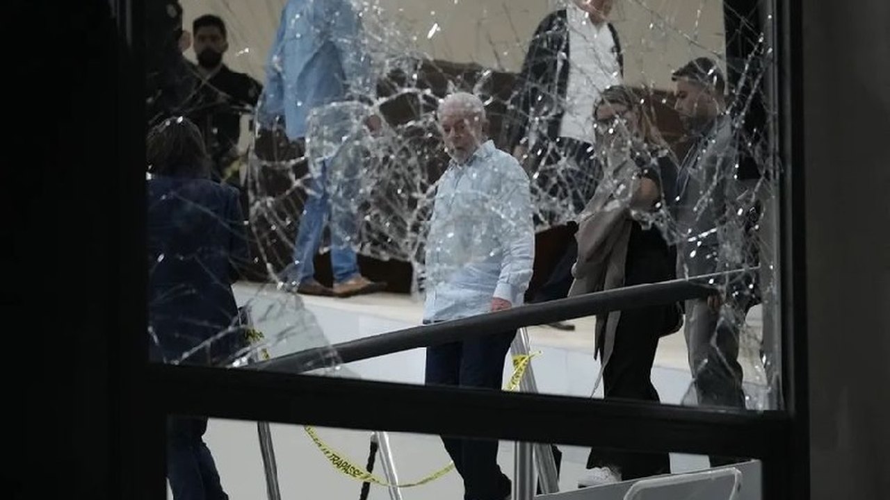 Golpistas que promoveram destruição do patrimônio público serão punidos, diz Lula