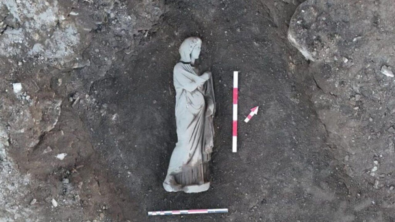 Escavações arqueológicas na Turquia revelam 5 estátuas romanas da herança cultural (FOTOS)
