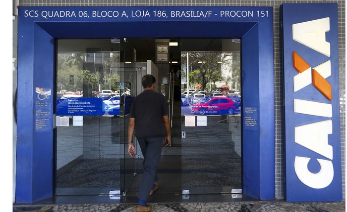 Servidores públicos com inscrição final 8 também recebem hoje