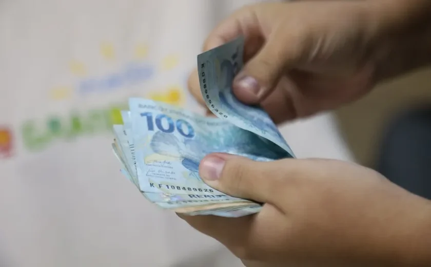 Governador anuncia antecipação de salários para quarta-feira (28)