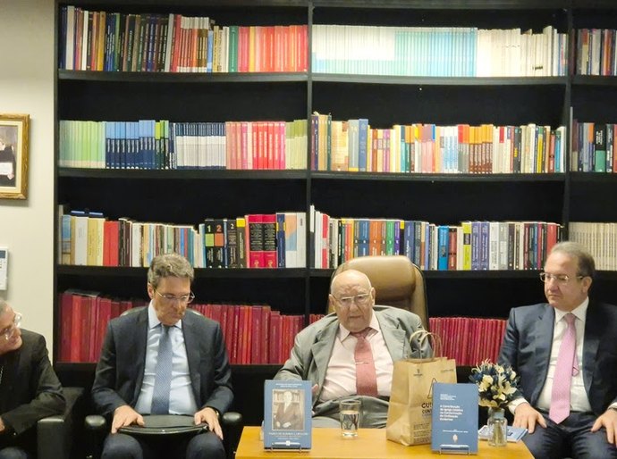 Professor Ives Gandra inaugura auditório em homenagem a Paulo de Barros Carvalho e lança obra coletiva