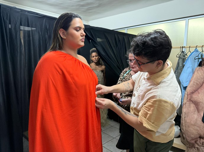 Instrutor do Senac Alagoas destaca suas raízes sertanejas em desfile para o Renda-se 2025
