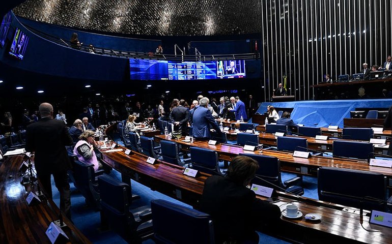 Senado aprova projeto que retira despesa da Bolsa do Ensino Médio do limite de gastos de 2023