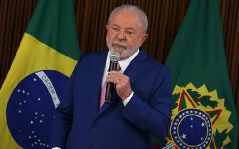 Lula anuncia mínimo de R$ 1.320 e aumento da faixa de isenção do IR