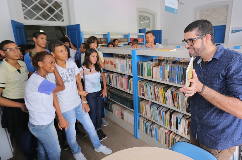 PCJE leva estudantes para conhecer a Biblioteca Estadual Graciliano Ramos