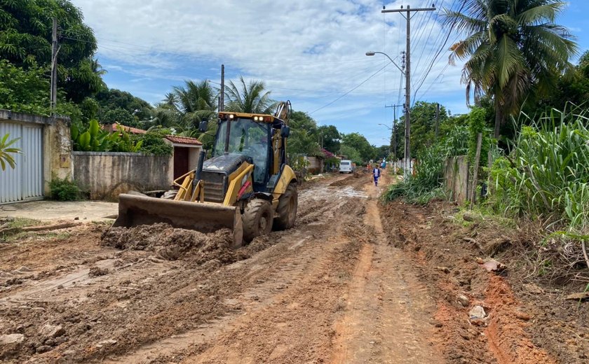 Prefeitura inicia obras de recuperação da Rua Gerusa Rodrigues Bastos, em Ipioca