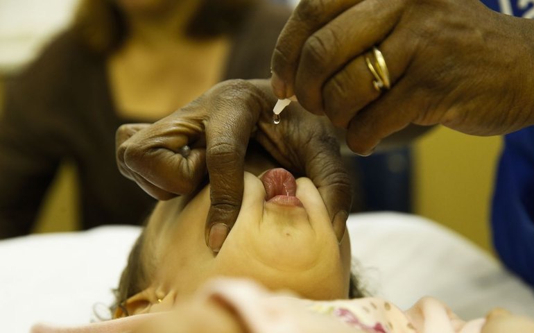 OMS vacinará 600 mil crianças com menos de 8 anos em Gaza