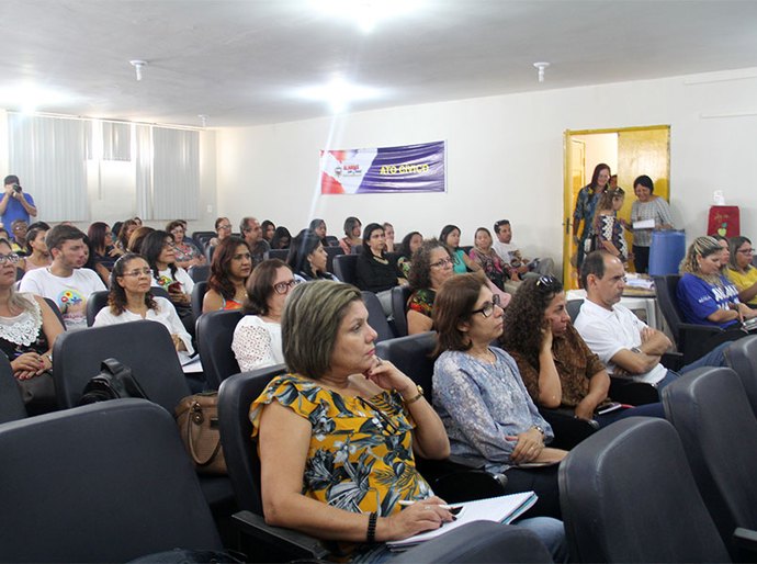 Escola da Magistratura debate prevenção às drogas com educadores