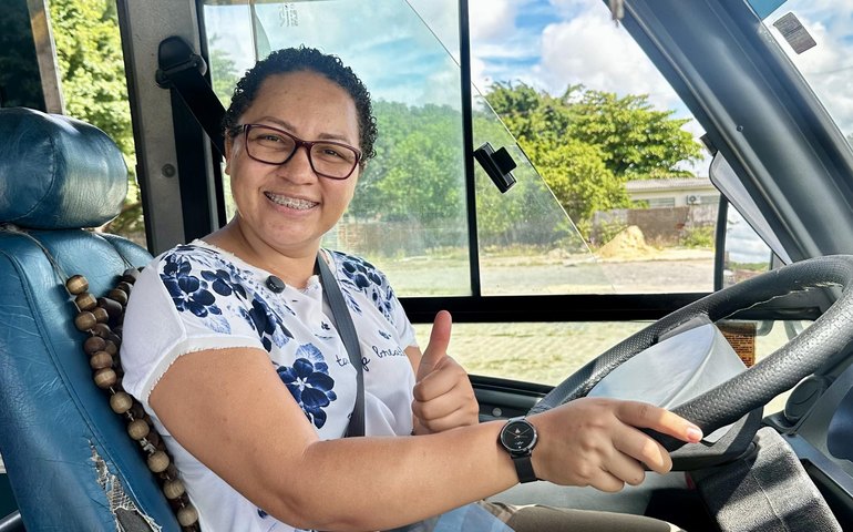 “Eu quero ter minha independência e poder ir para onde eu quiser”, afirma mulher ao ser aprovada na categoria D da CNH