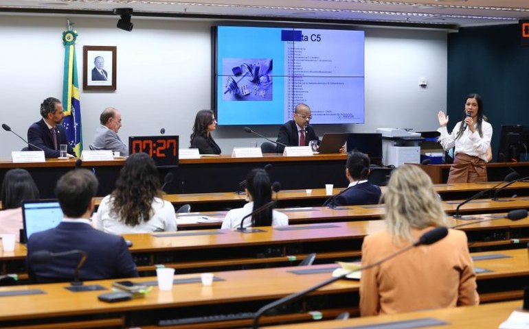 Médicos condenam uso do 'chip da beleza'