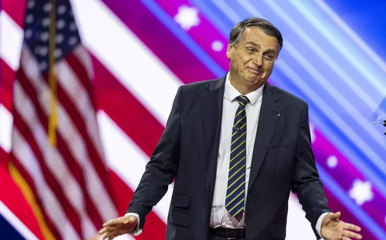 Mãe de Jair Bolsonaro dá nome a viaduto em SP após sanção de Tarcísio
