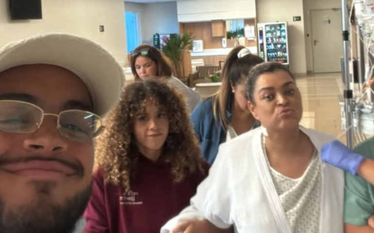 Filho de Preta Gil mostra cantora andando pelos corredores de hospital