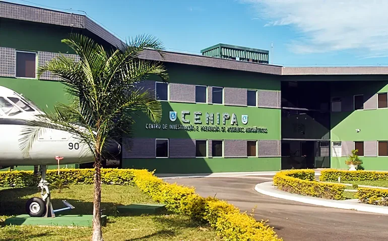 Cenipa está com caixas-pretas da aeronave que caiu no interior de SP