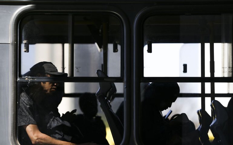 Em mobilização, rodoviários atrasam circulação de ônibus em Salvador